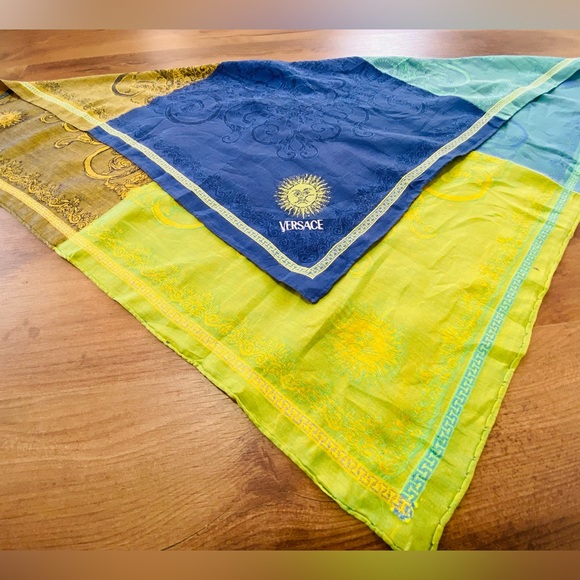 VERSACE HANDERCHIEF CUM POCKET SQUARE - Picture 4 of 4